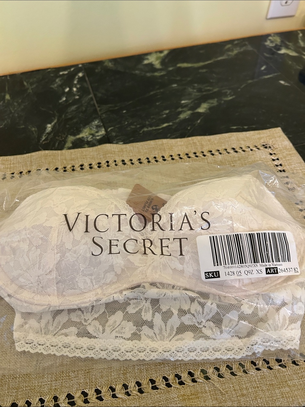 Victoria's Secret Cream Lace Strapless Bandeau
